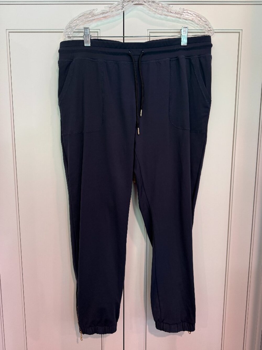Like New ZYIA Active Navy Peak Zipper Jogger (short) Size XL $89